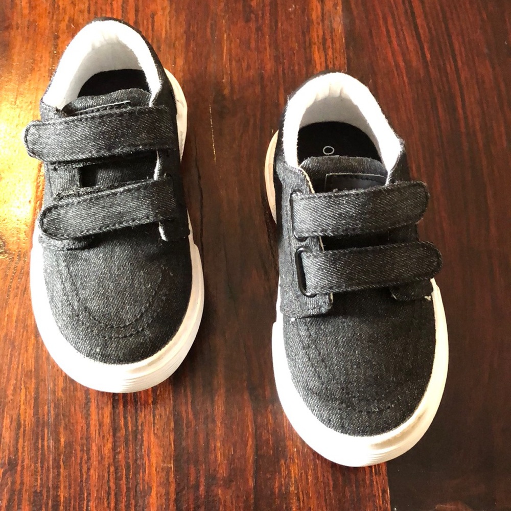 Toddler sneakers